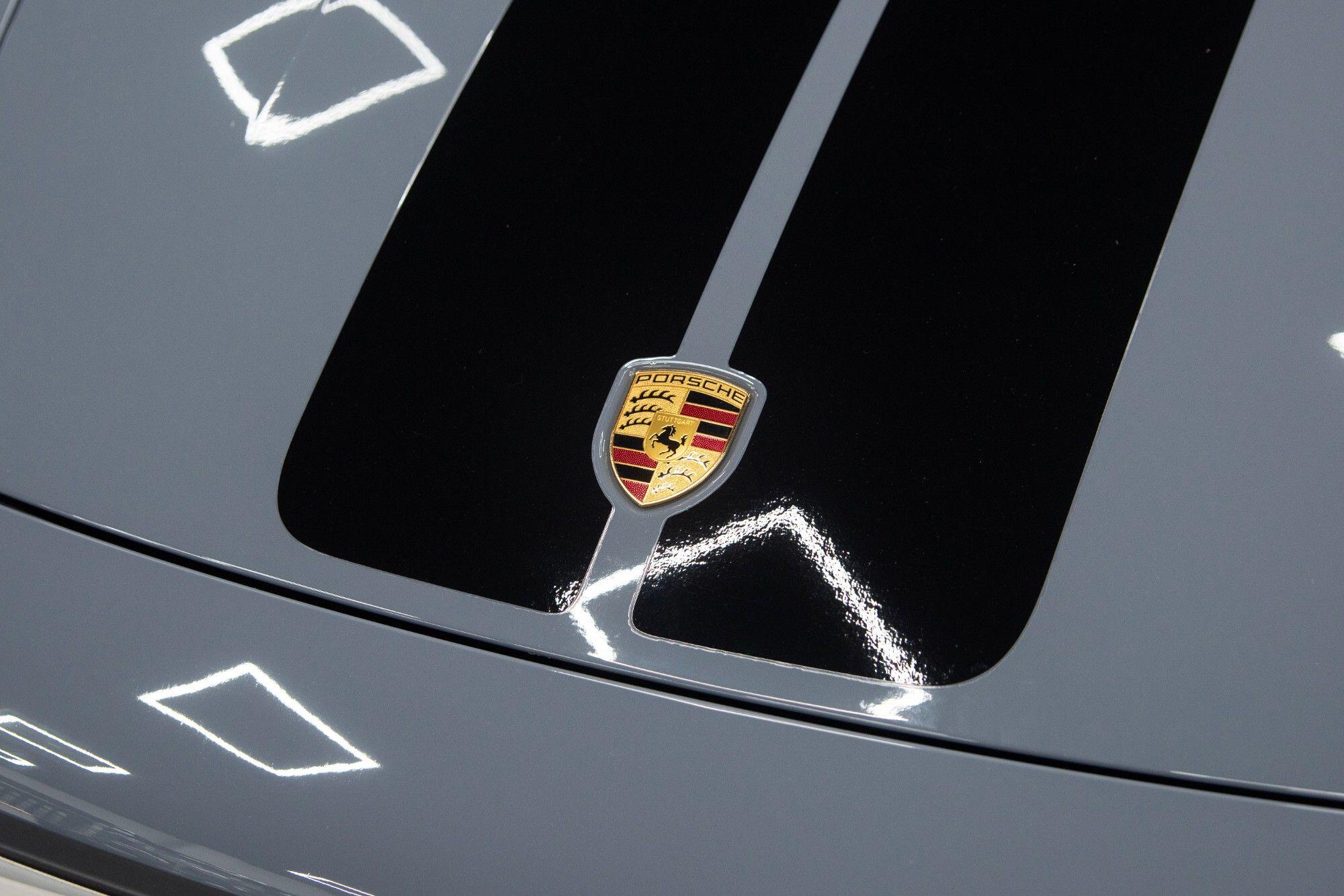 Porsche 911 view 12