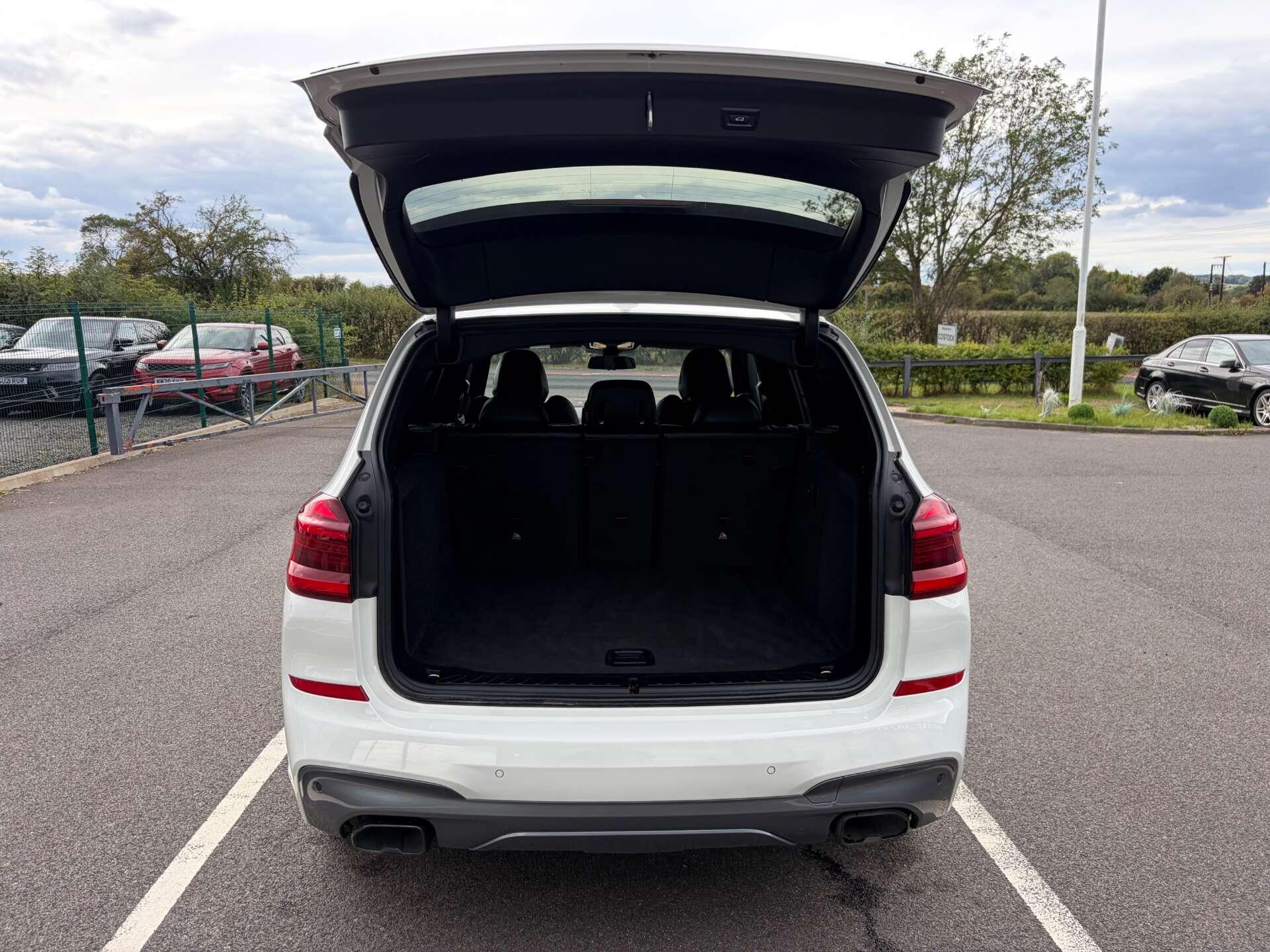 BMW X3 view 24
