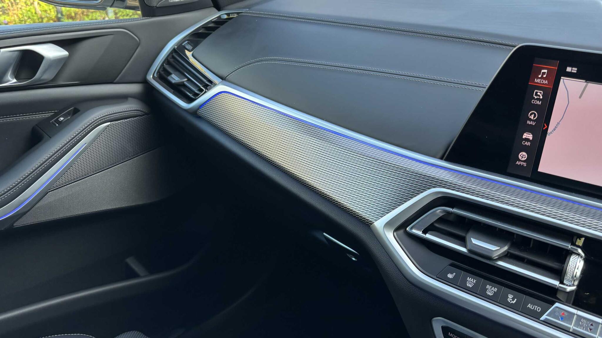 BMW X5 view 22