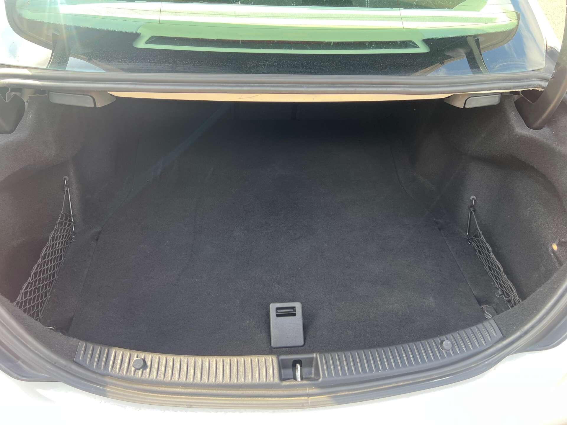 Mercedes-Benz C-Class view 40