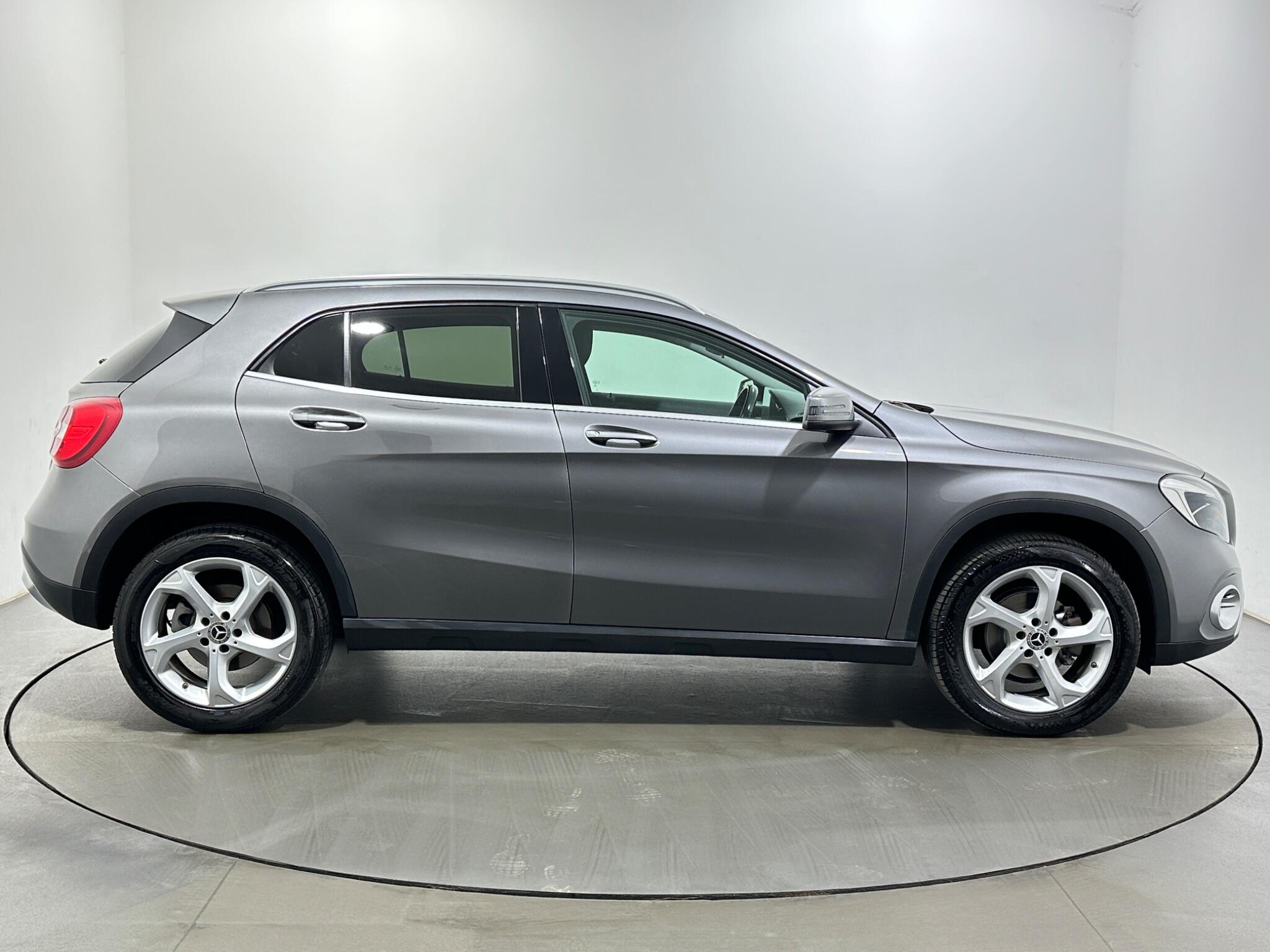 Mercedes-Benz Gla view 9