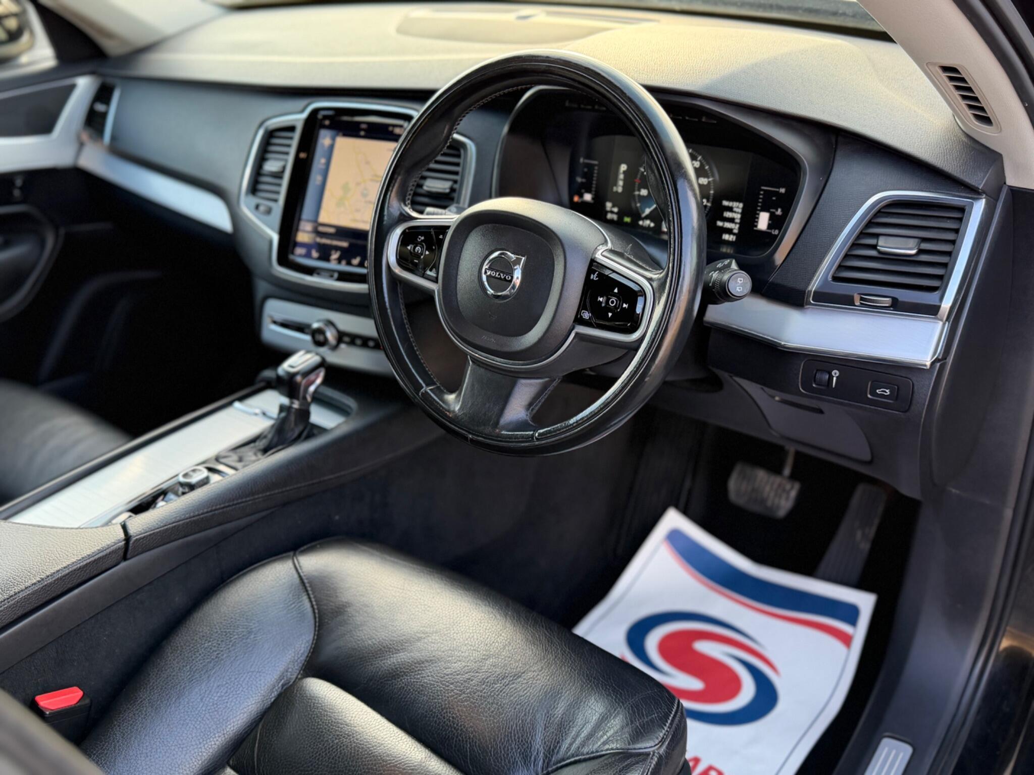Volvo XC90 view 3