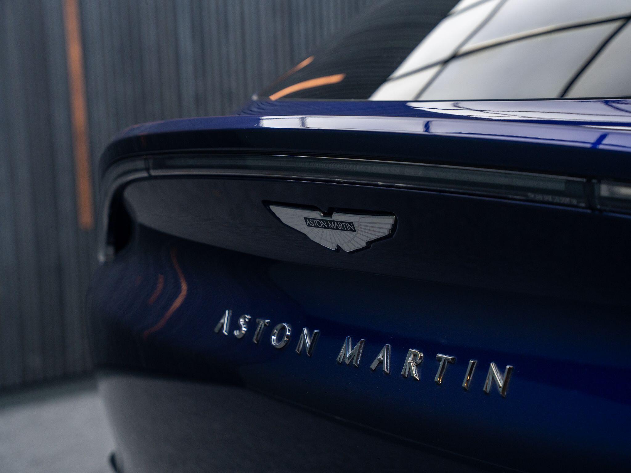 Aston Martin DBX view 23