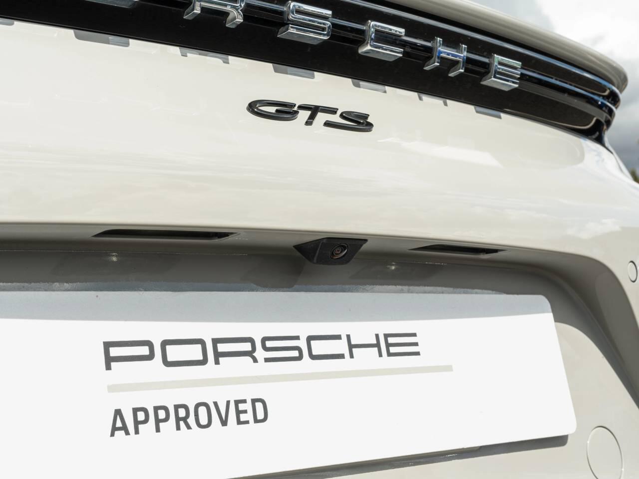 Porsche Cayman view 9