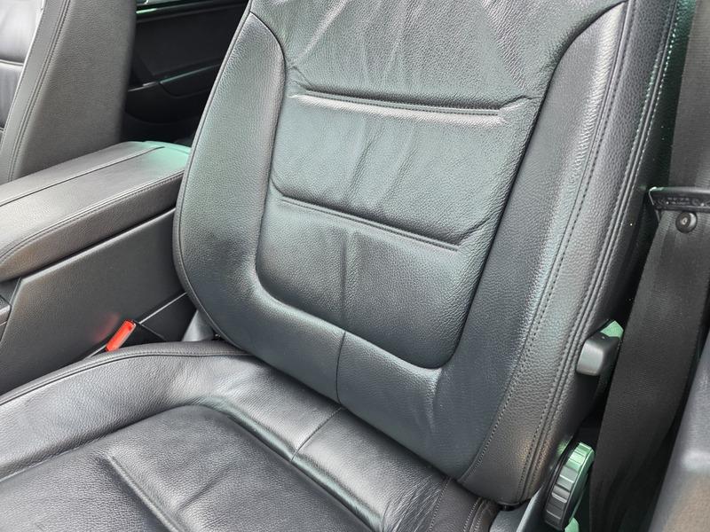 2015 Volkswagen Touareg image 28