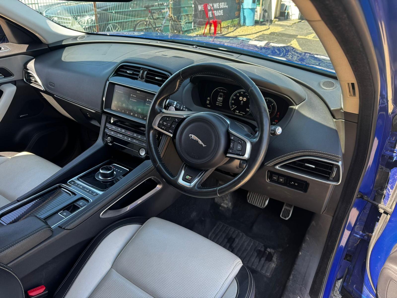 Jaguar F-Pace view 9