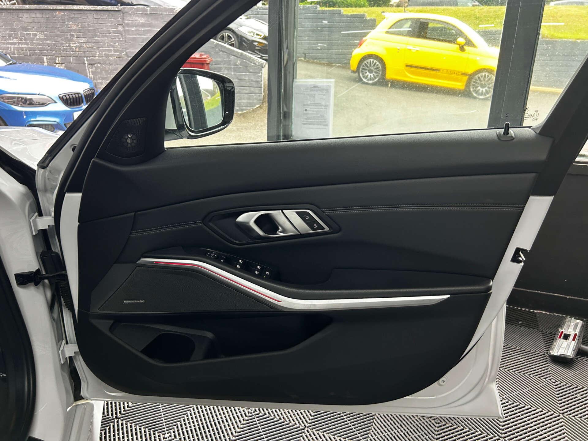 BMW 3 Series view 37
