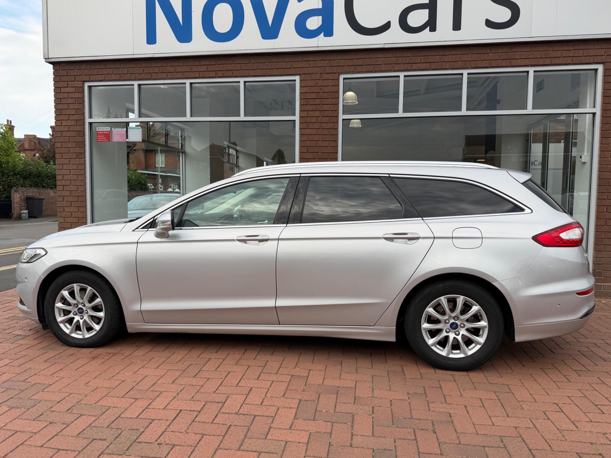 Ford Mondeo view 12