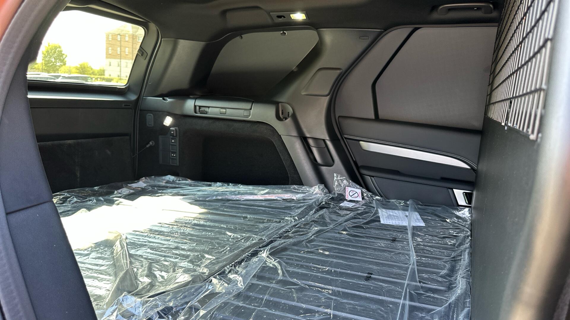 Land Rover Discovery view 26