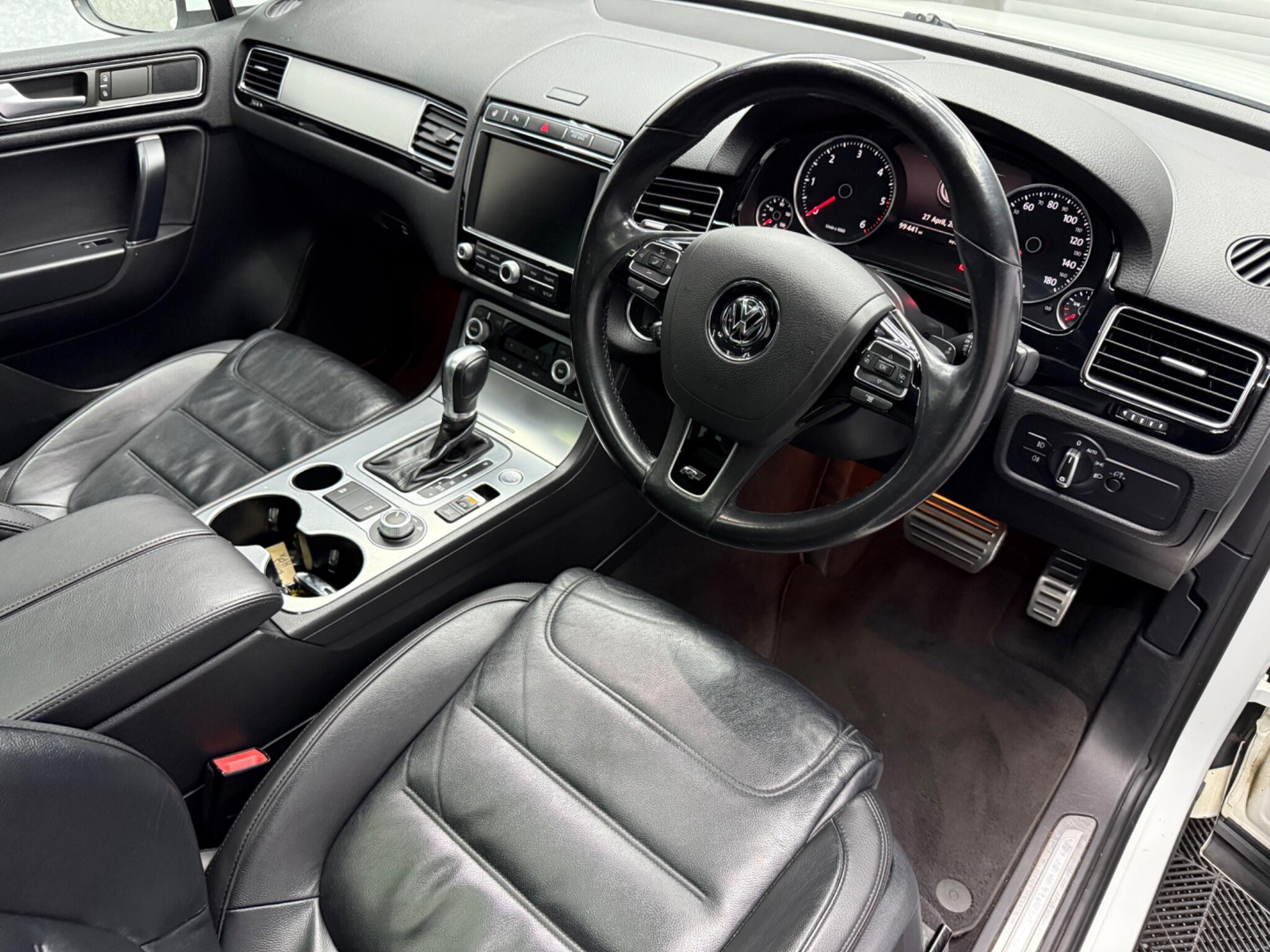 Volkswagen Touareg view 2