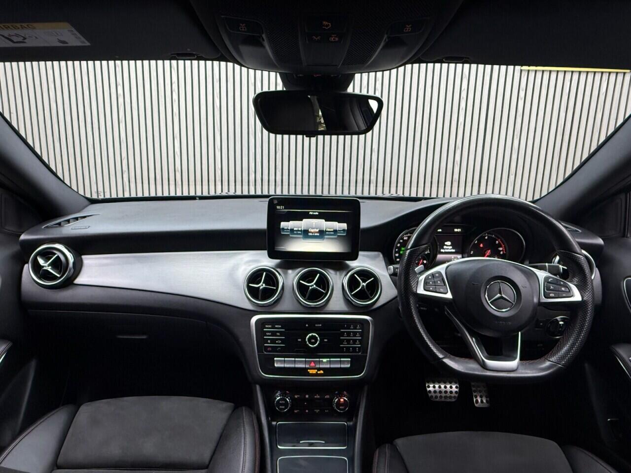 Mercedes-Benz Gla view 8
