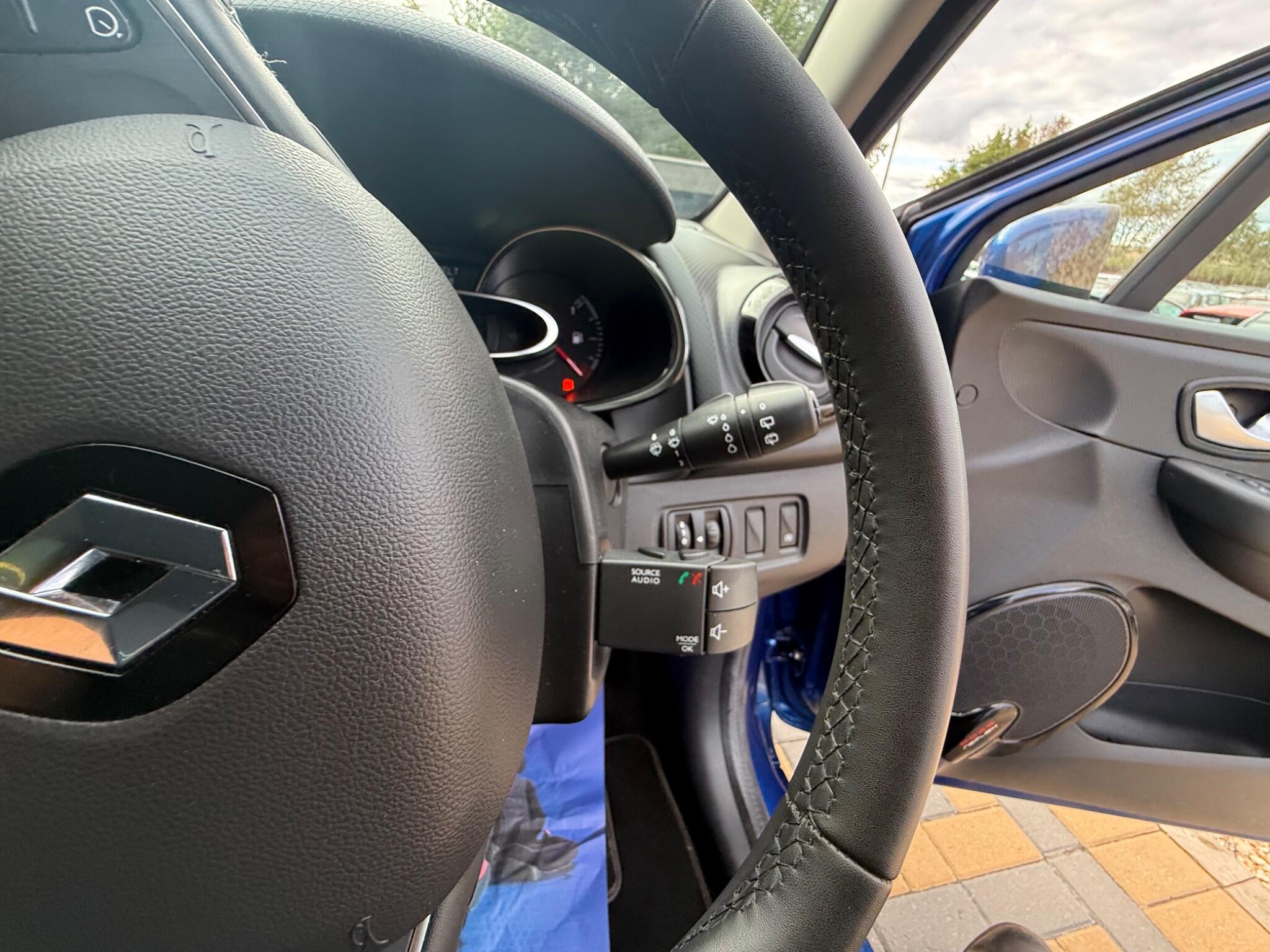 Renault Clio view 30