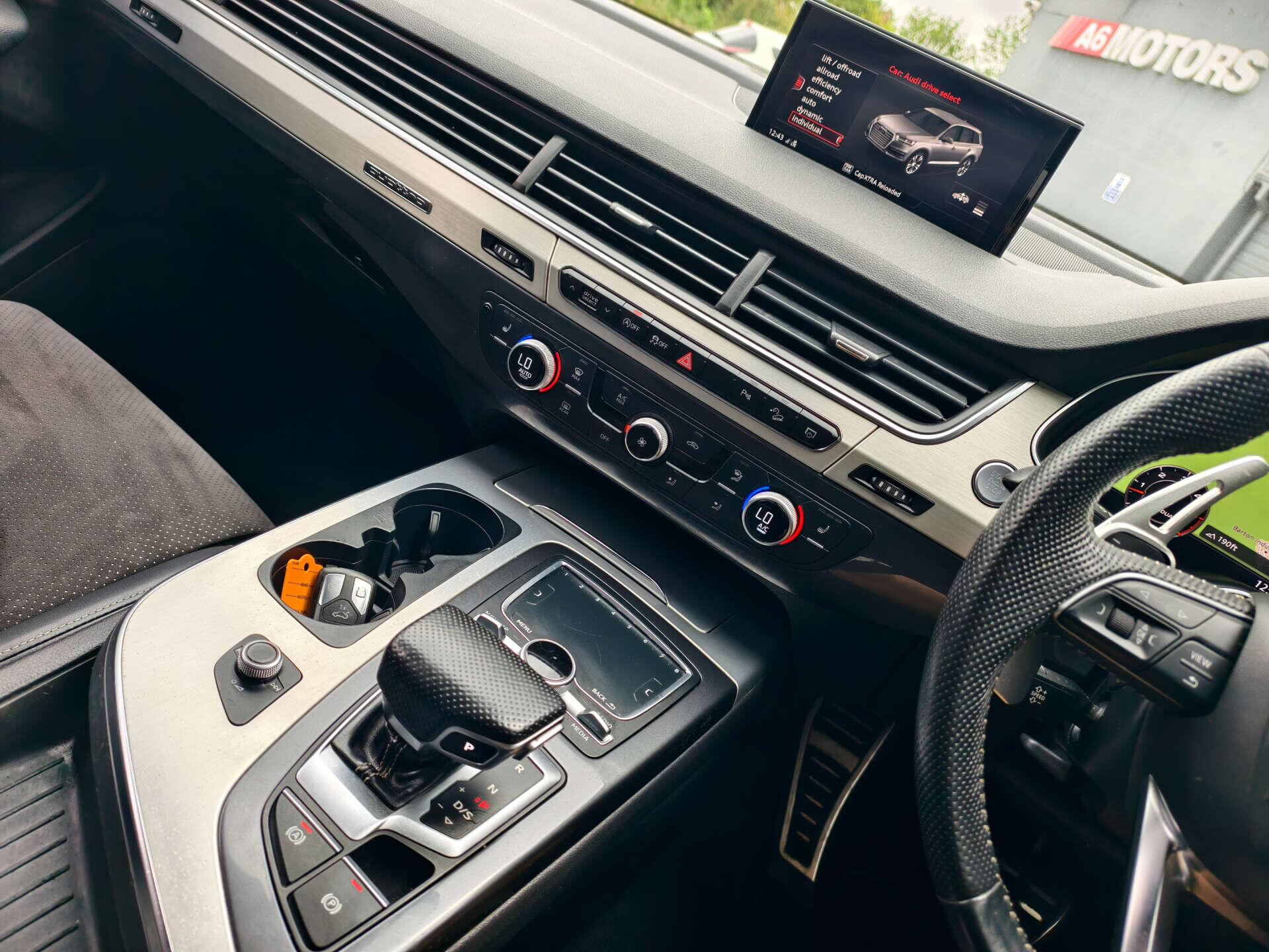 Audi Q7 view 34