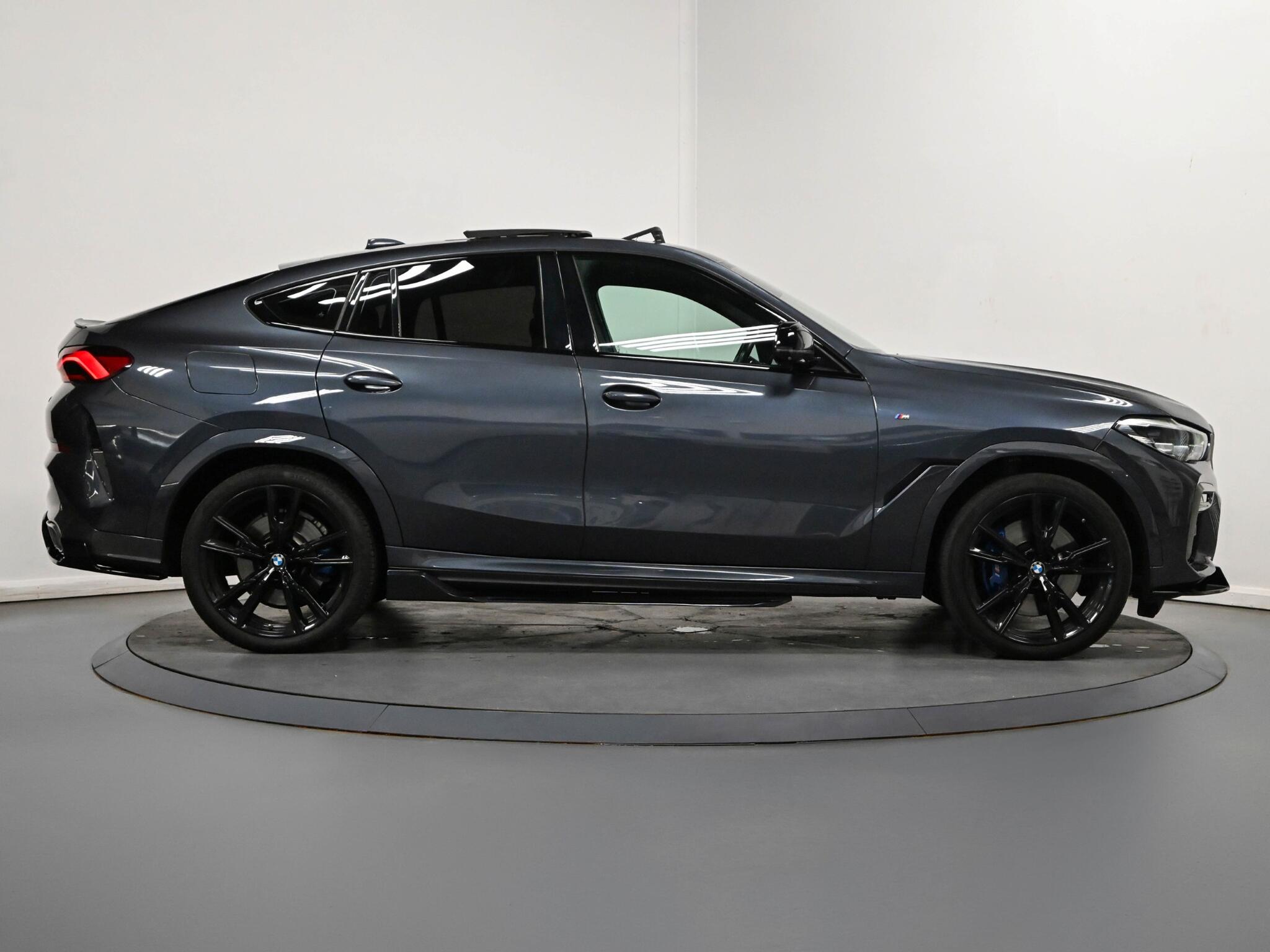 BMW X6 view 23