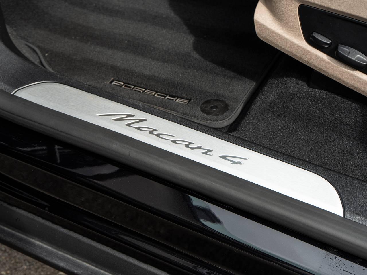 Porsche Macan view 25
