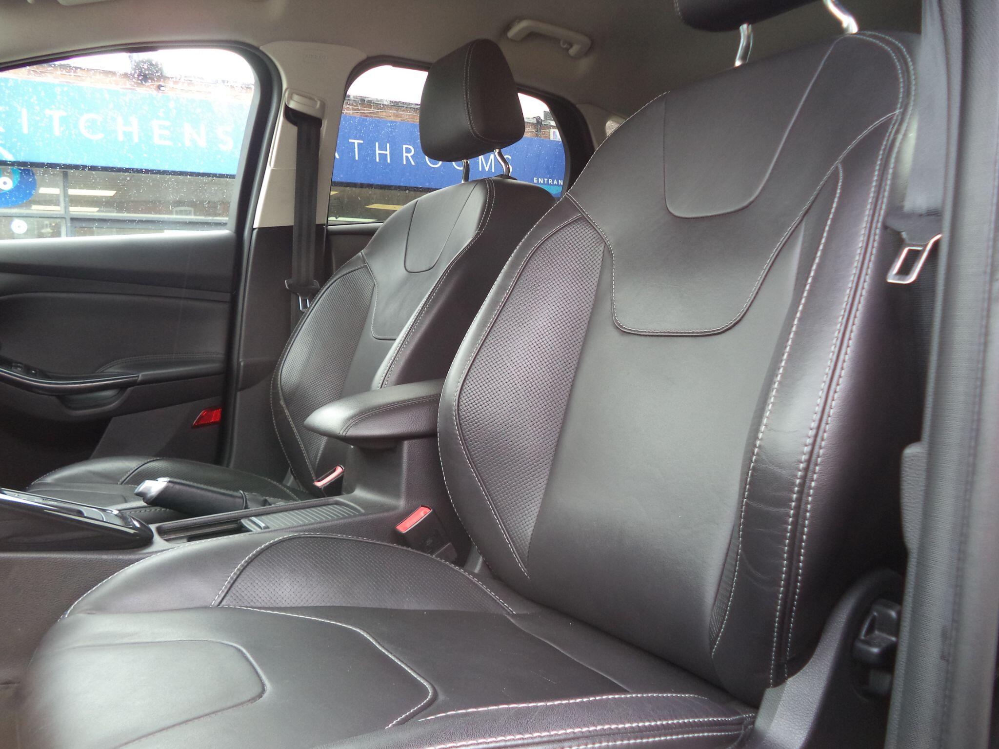 Ford Focus view 31