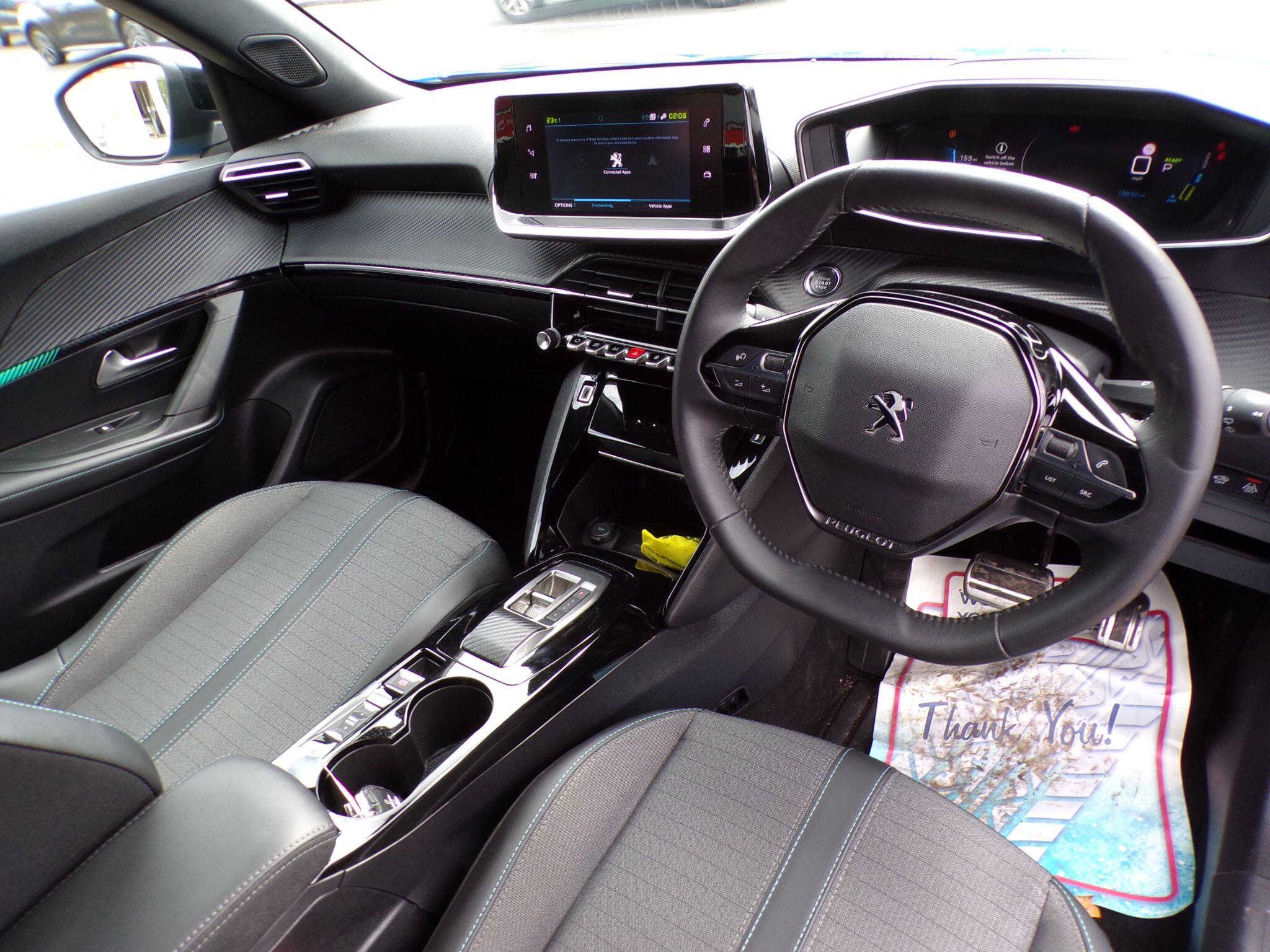 Peugeot E-2008 view 16