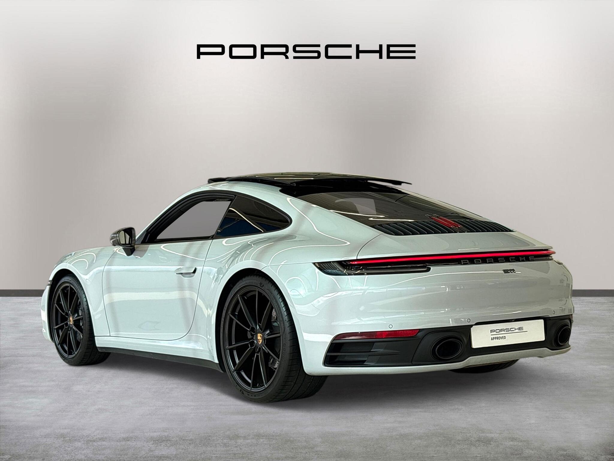 Porsche 911 view 5