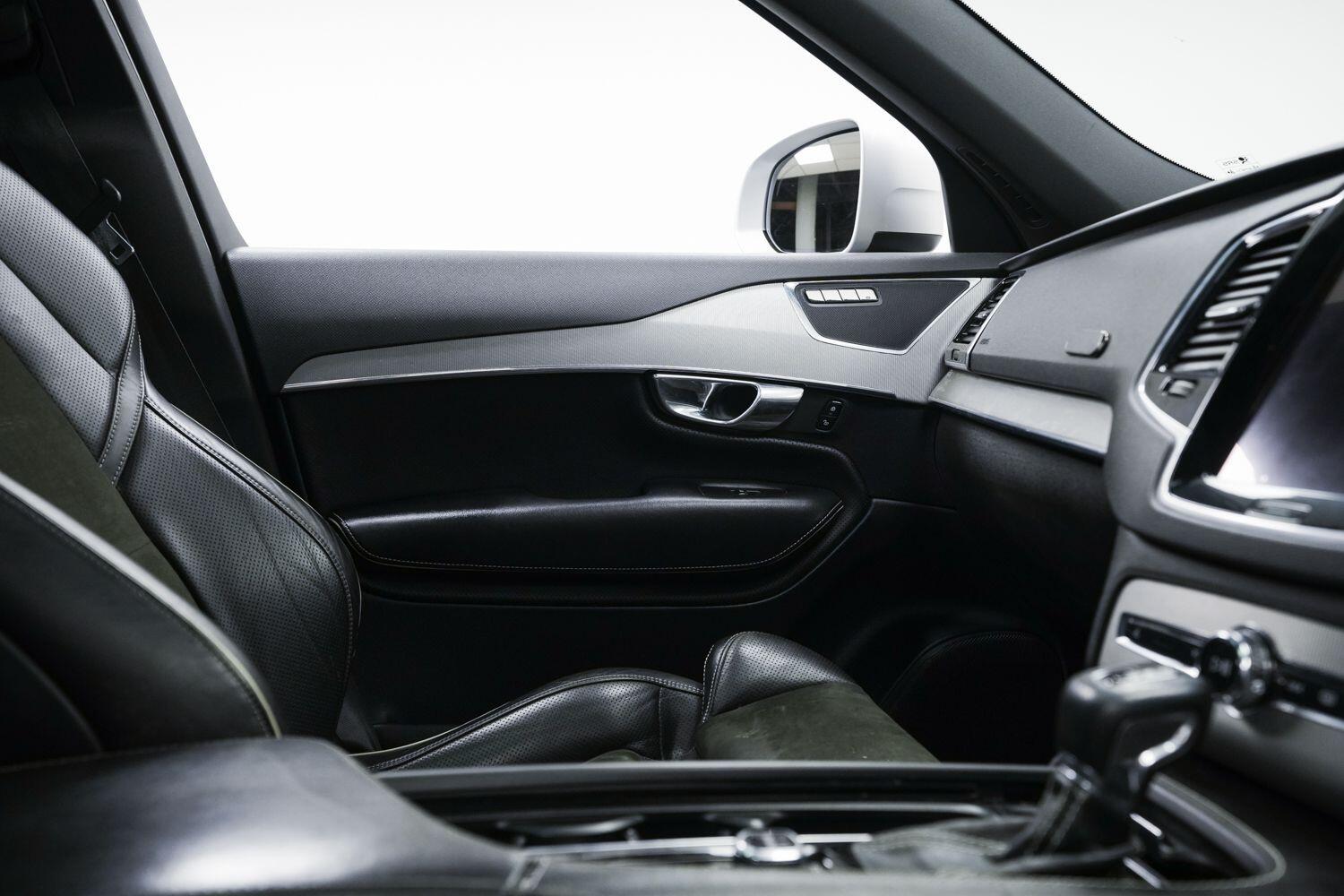 Volvo XC90 view 16