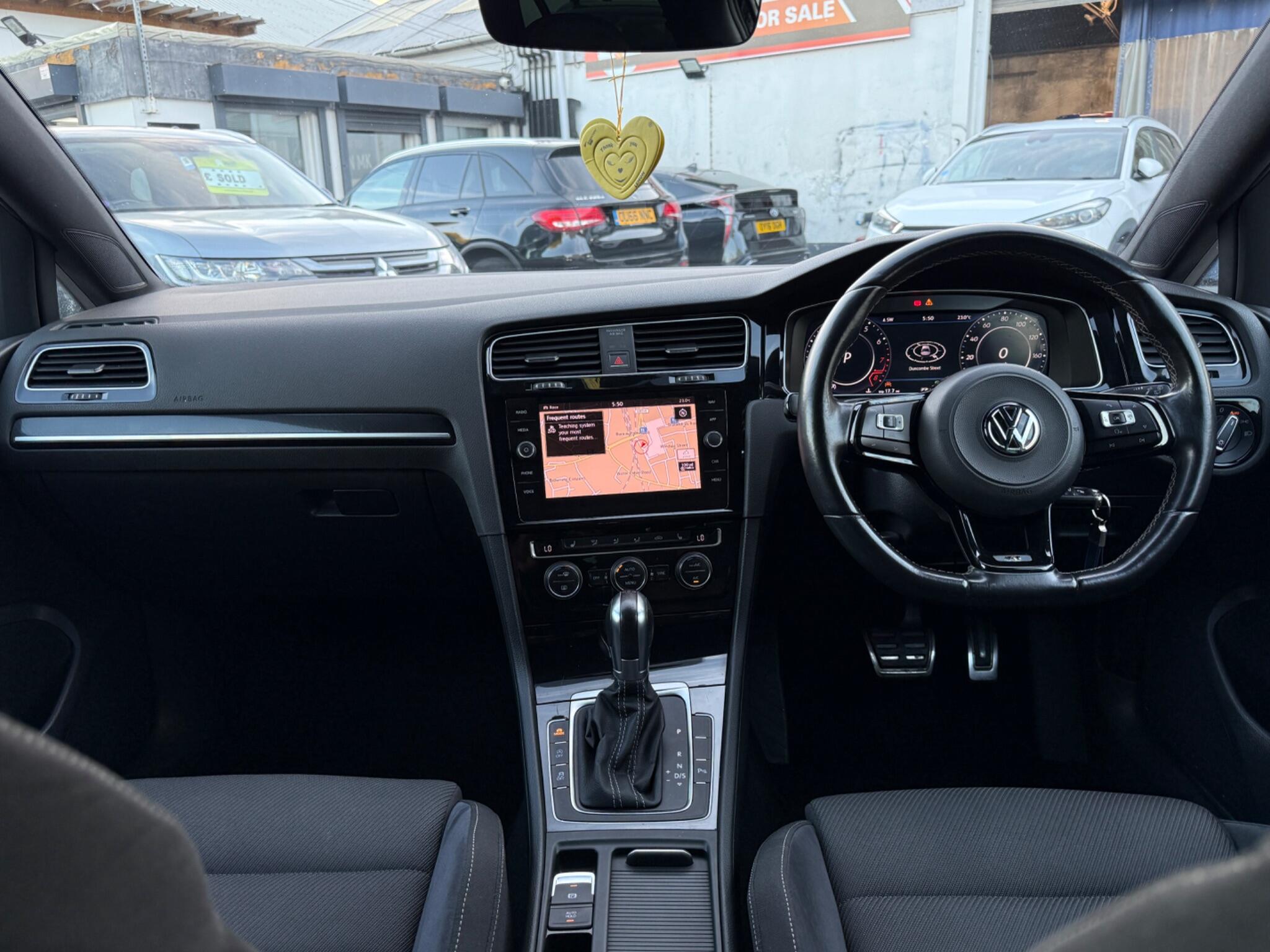 Volkswagen Golf - Image 50