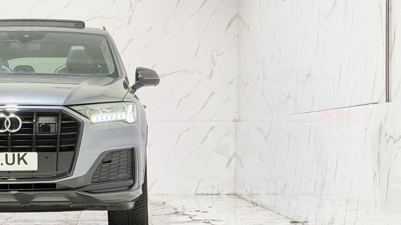 Audi Q7 view 48