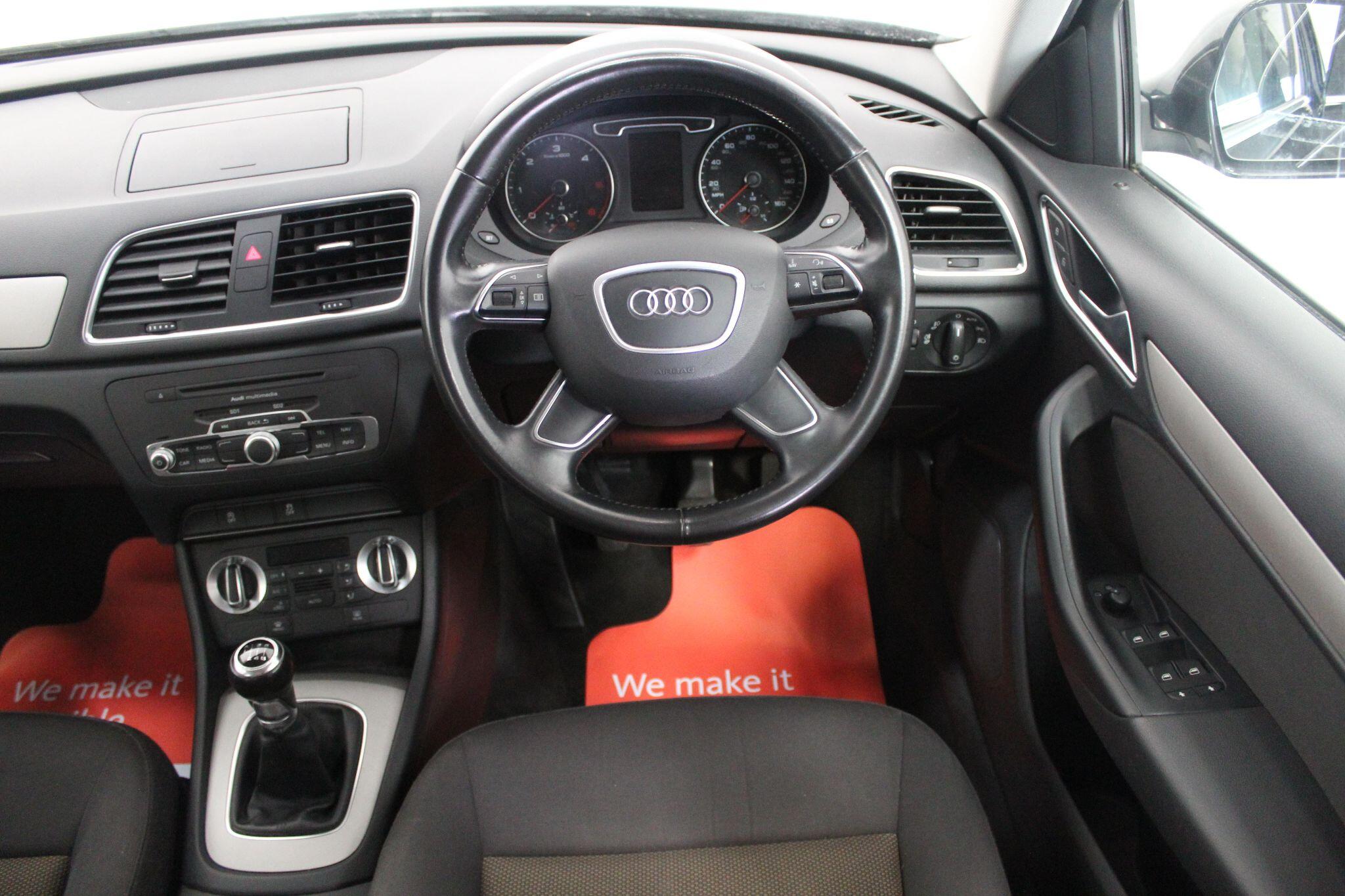 Audi Q3 view 42