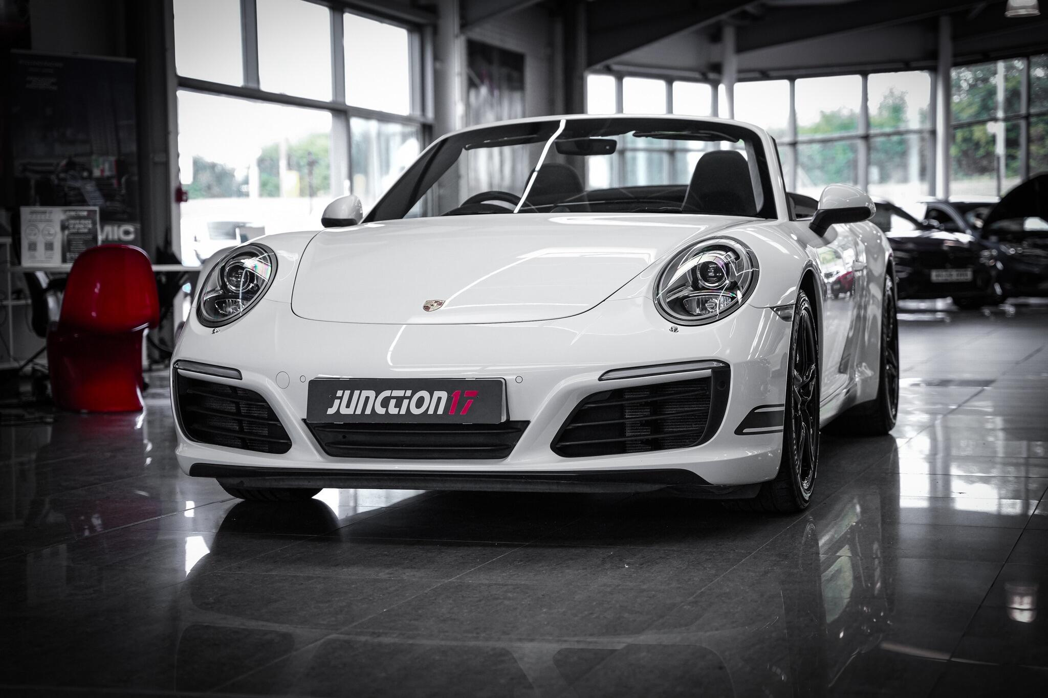 Porsche 911 view 13