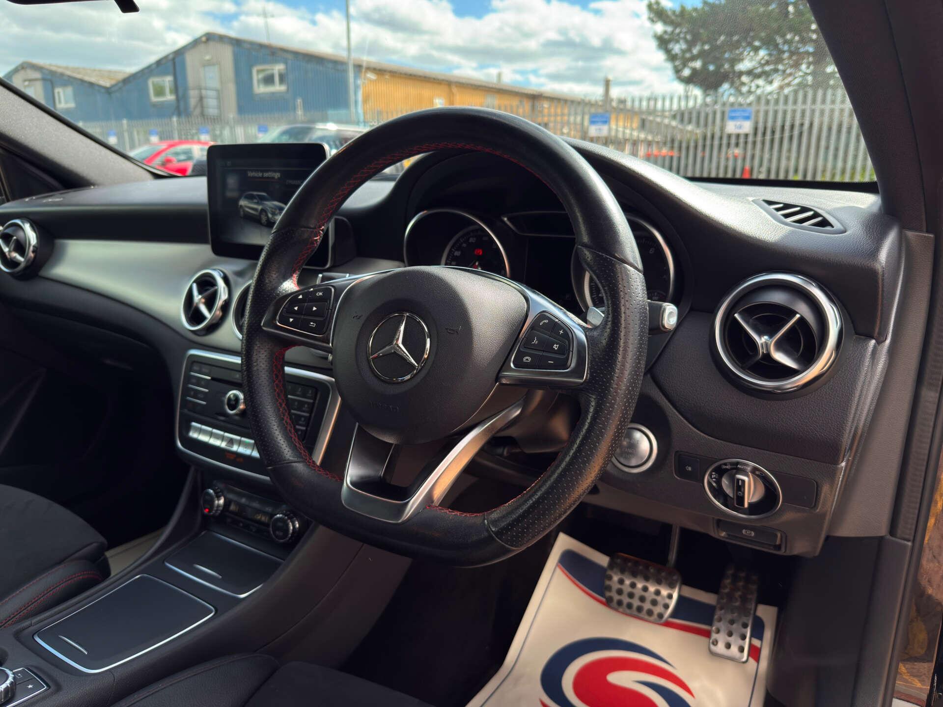 Mercedes-Benz Gla view 13