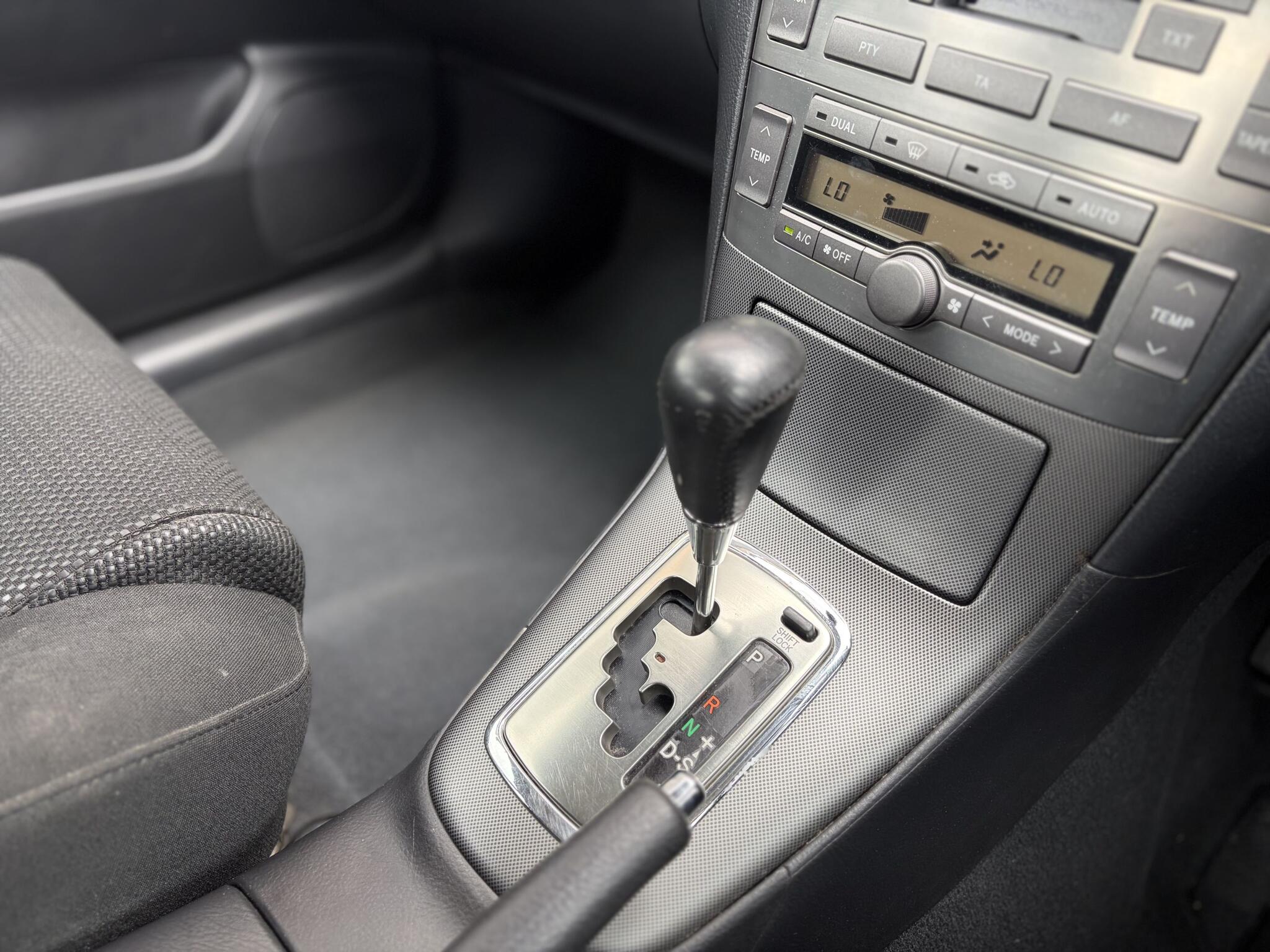 Toyota Avensis view 13