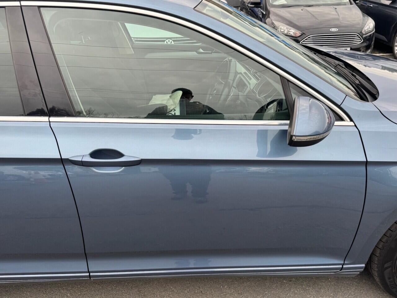 Volkswagen Passat view 30