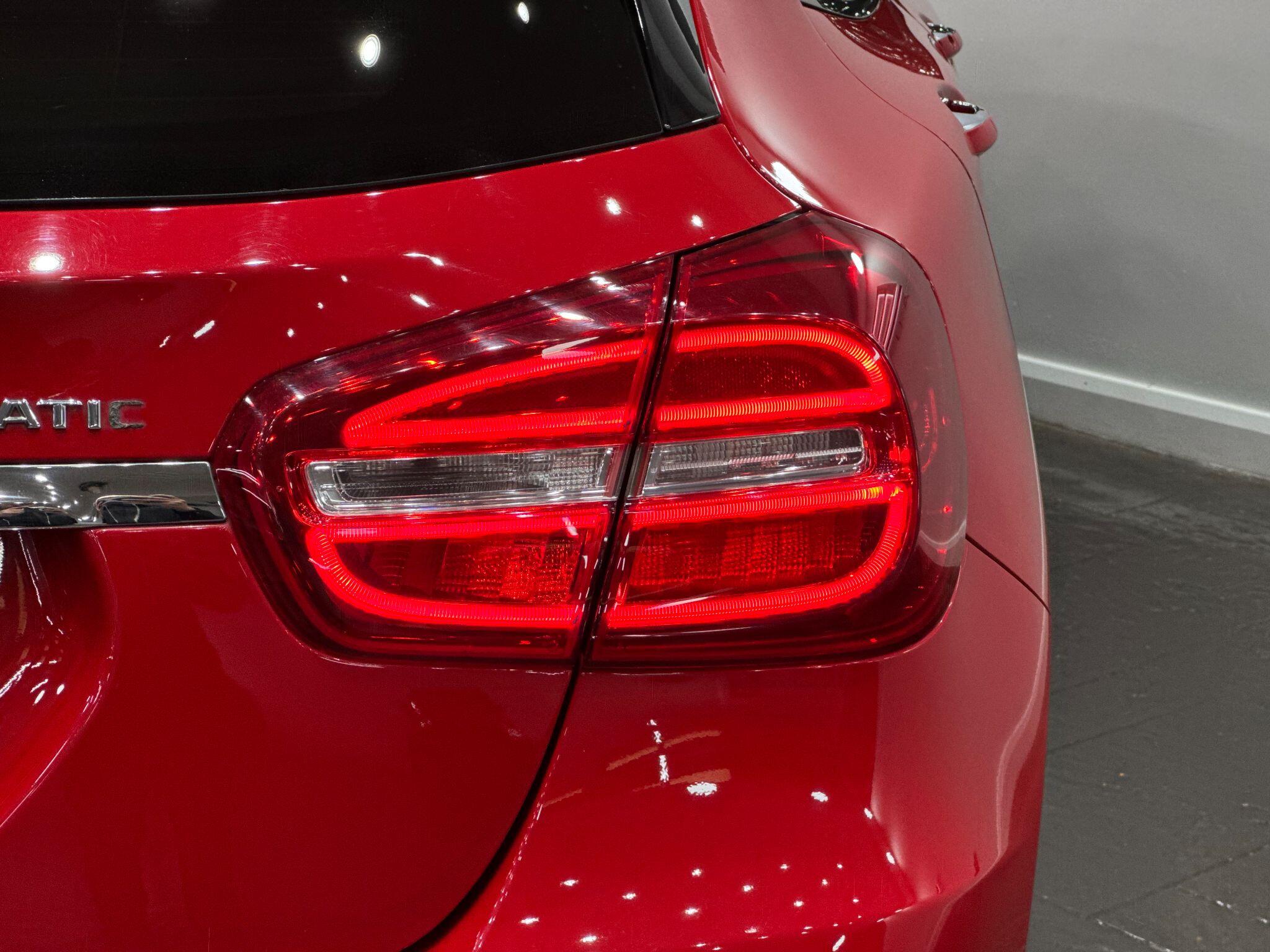 Mercedes-Benz GLA view 24