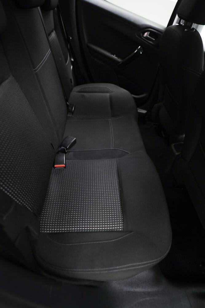 Peugeot 208 view 9