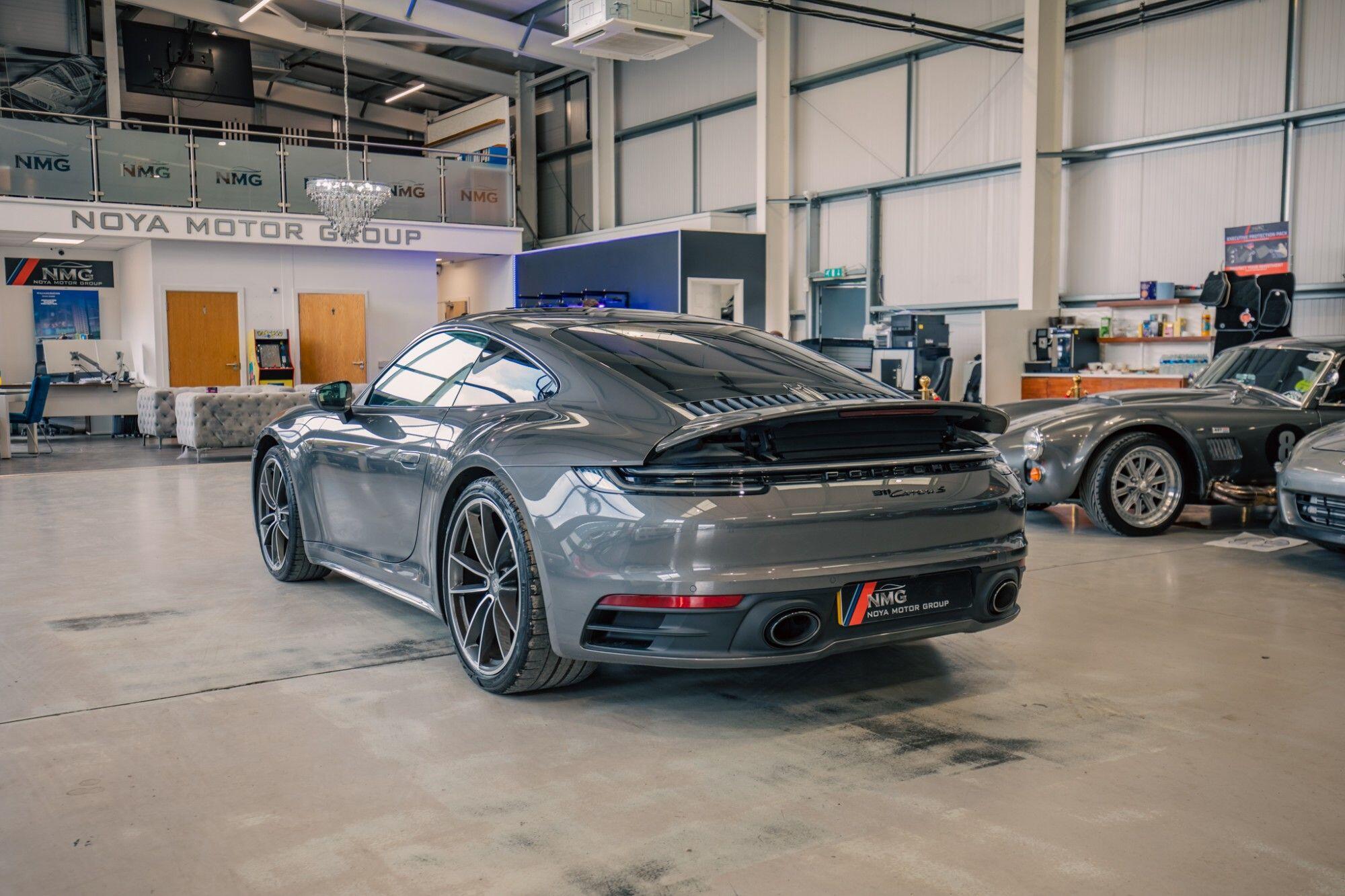 Porsche 911 view 52