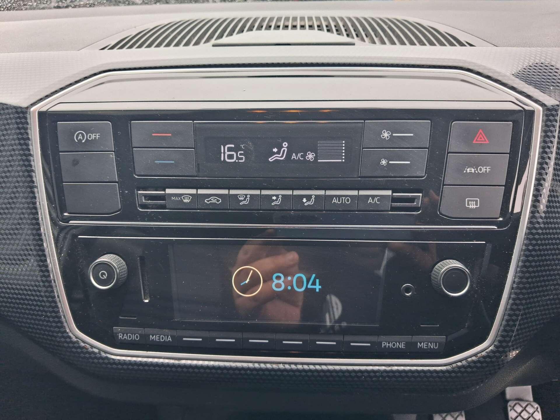 Volkswagen up! view 32