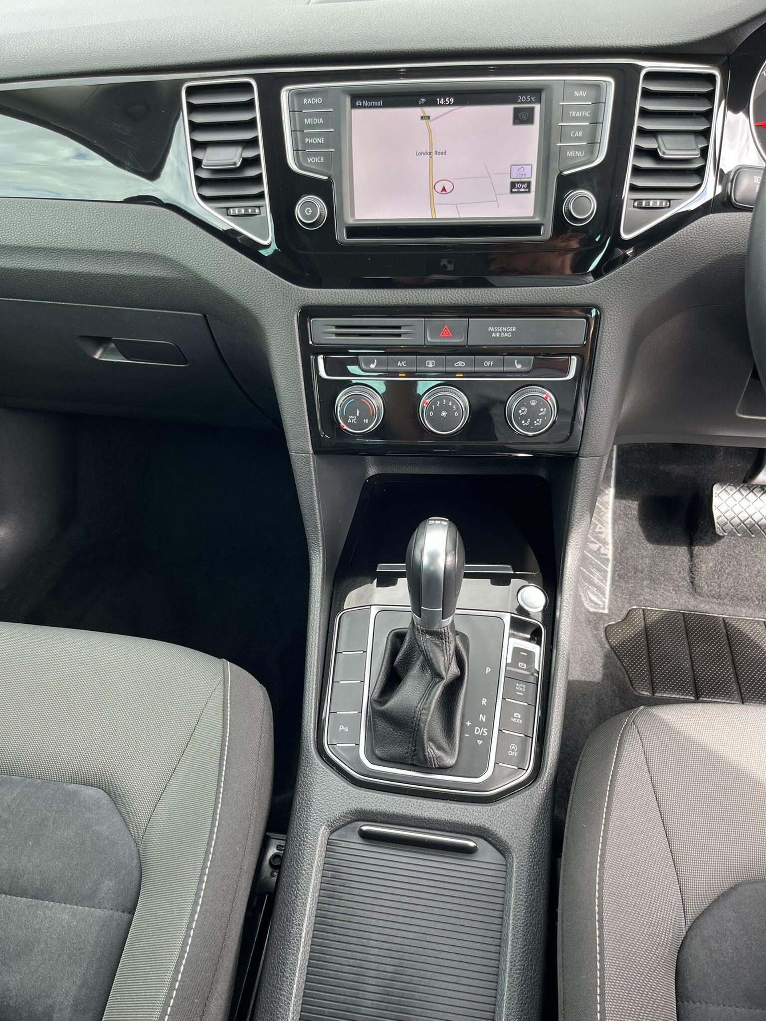 Volkswagen Golf SV view 20