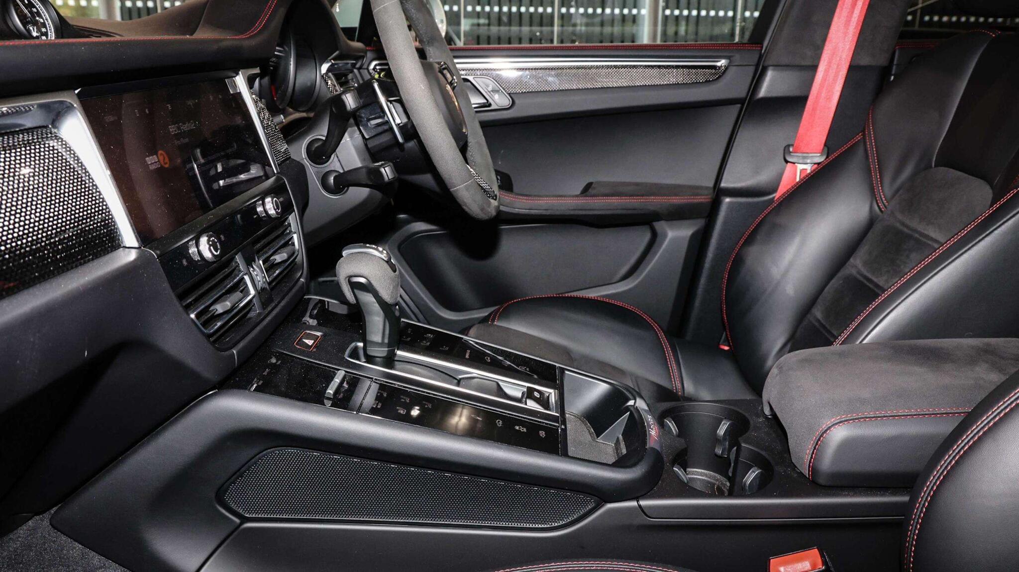 Porsche Macan view 25