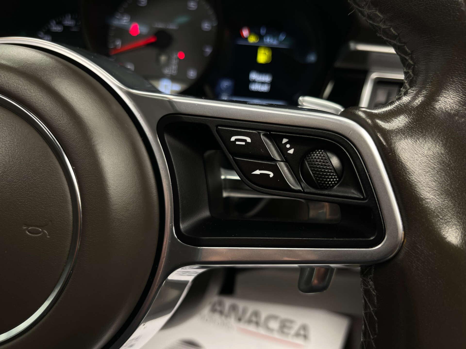 Porsche Macan view 19