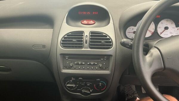 Peugeot 206 view 13