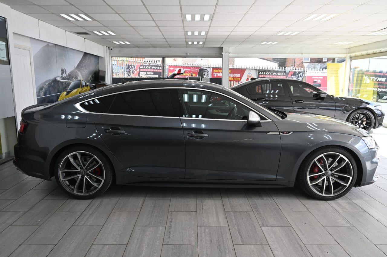 Audi S5 view 3