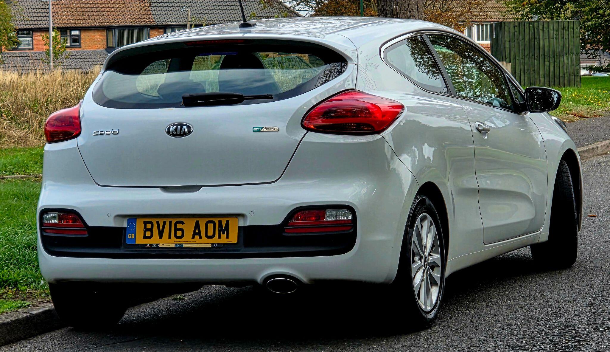 Kia ProCeed view 14
