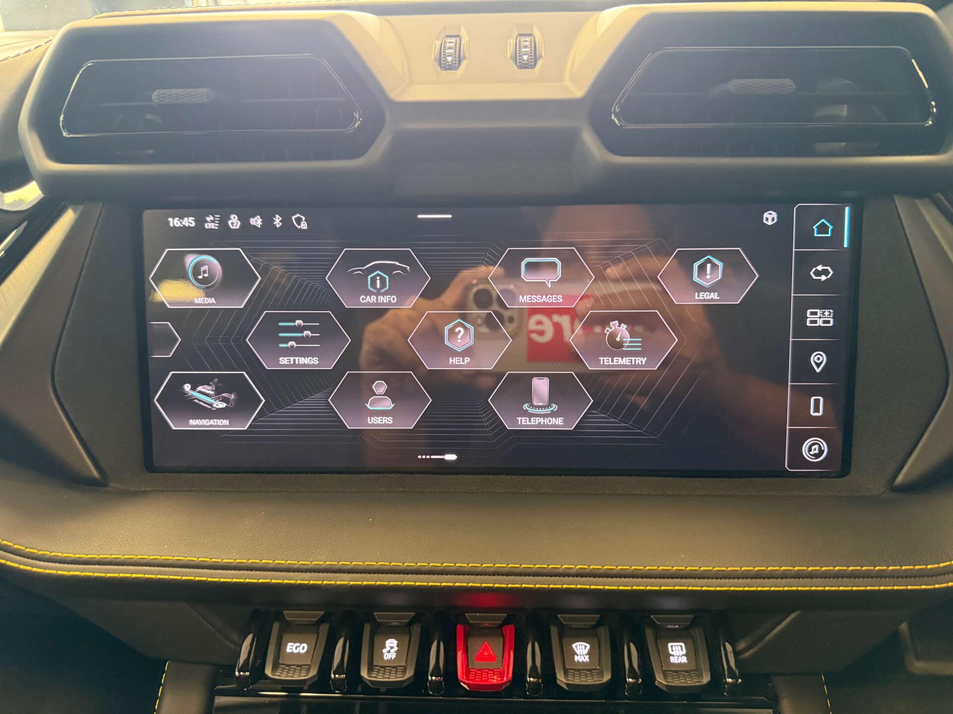 Lamborghini Urus view 18