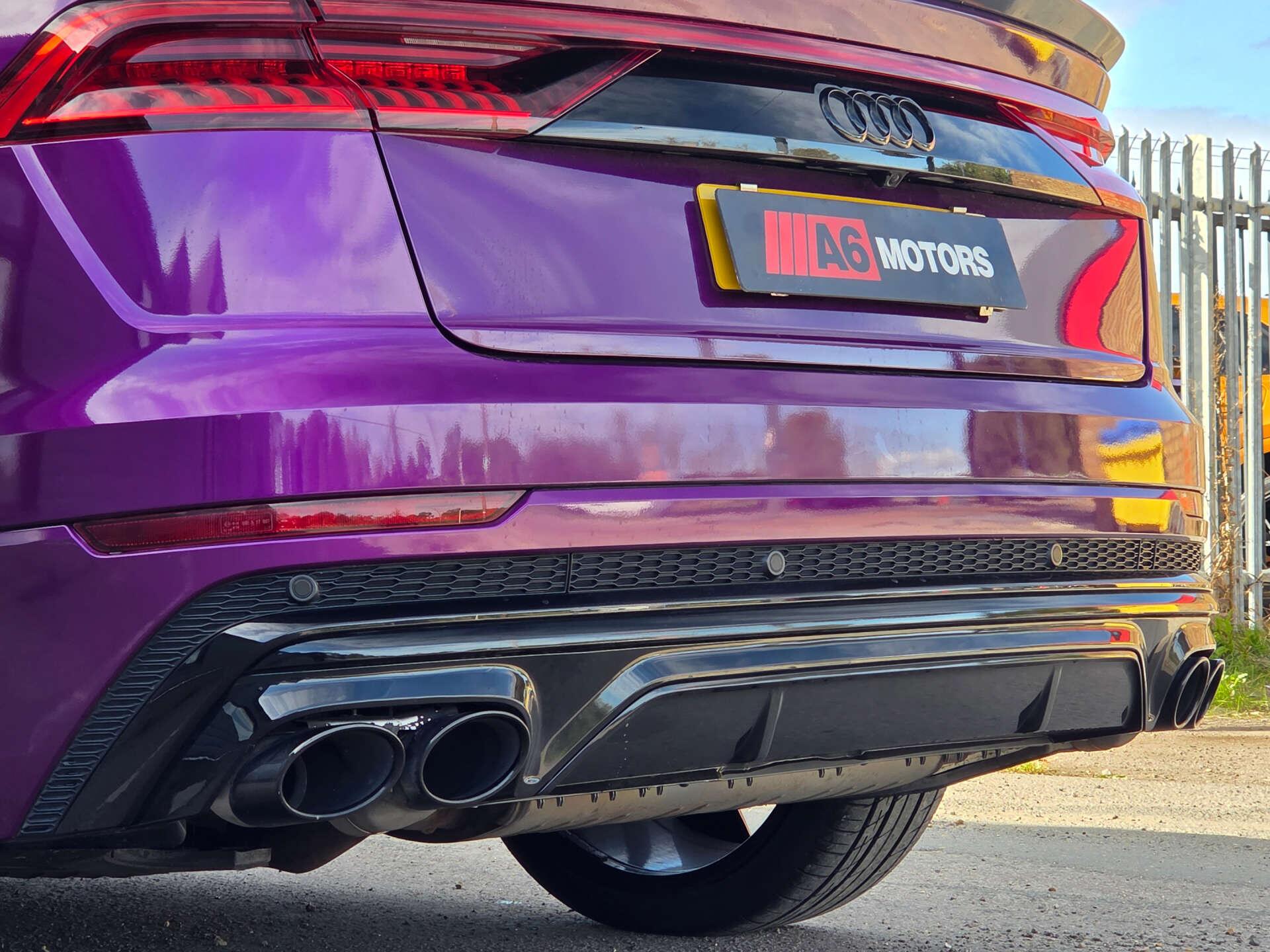 Audi Q8 view 36
