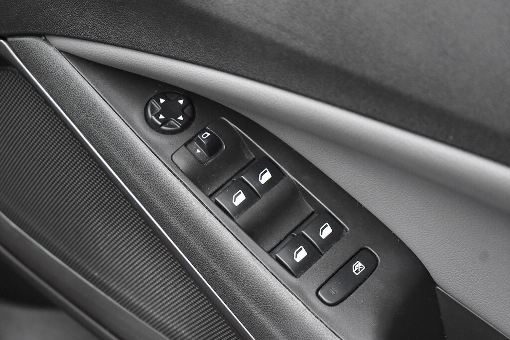 Vauxhall Crossland X view 48