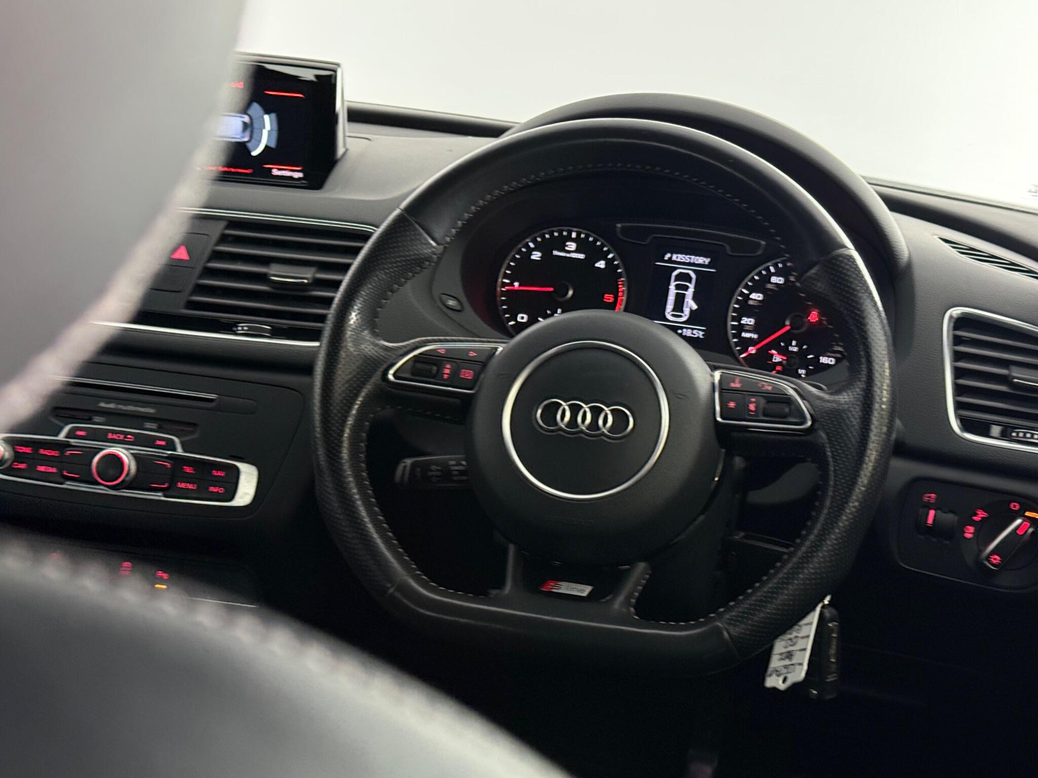 Audi Q3 view 13
