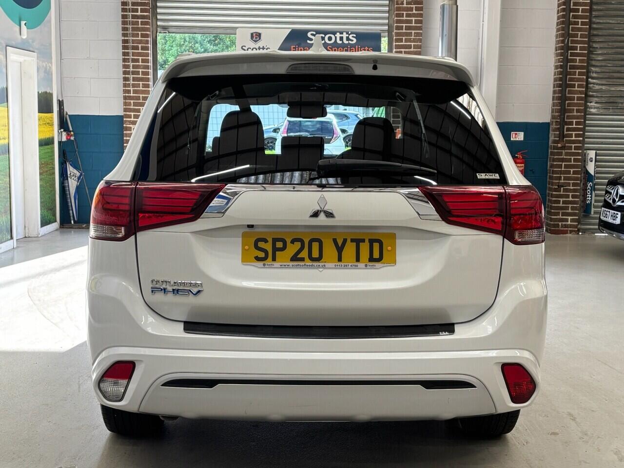 Mitsubishi Outlander view 6