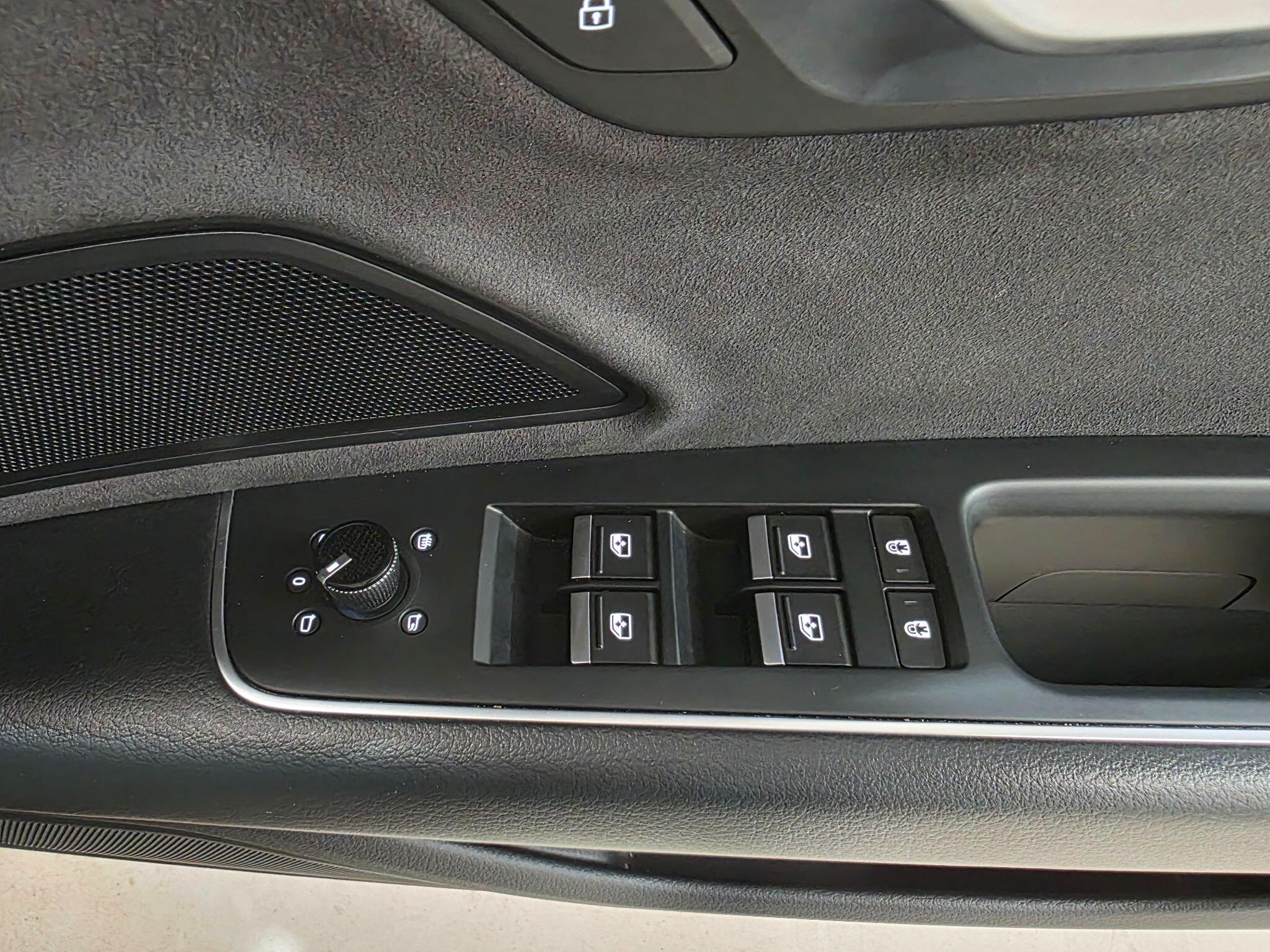 Audi A8 view 19