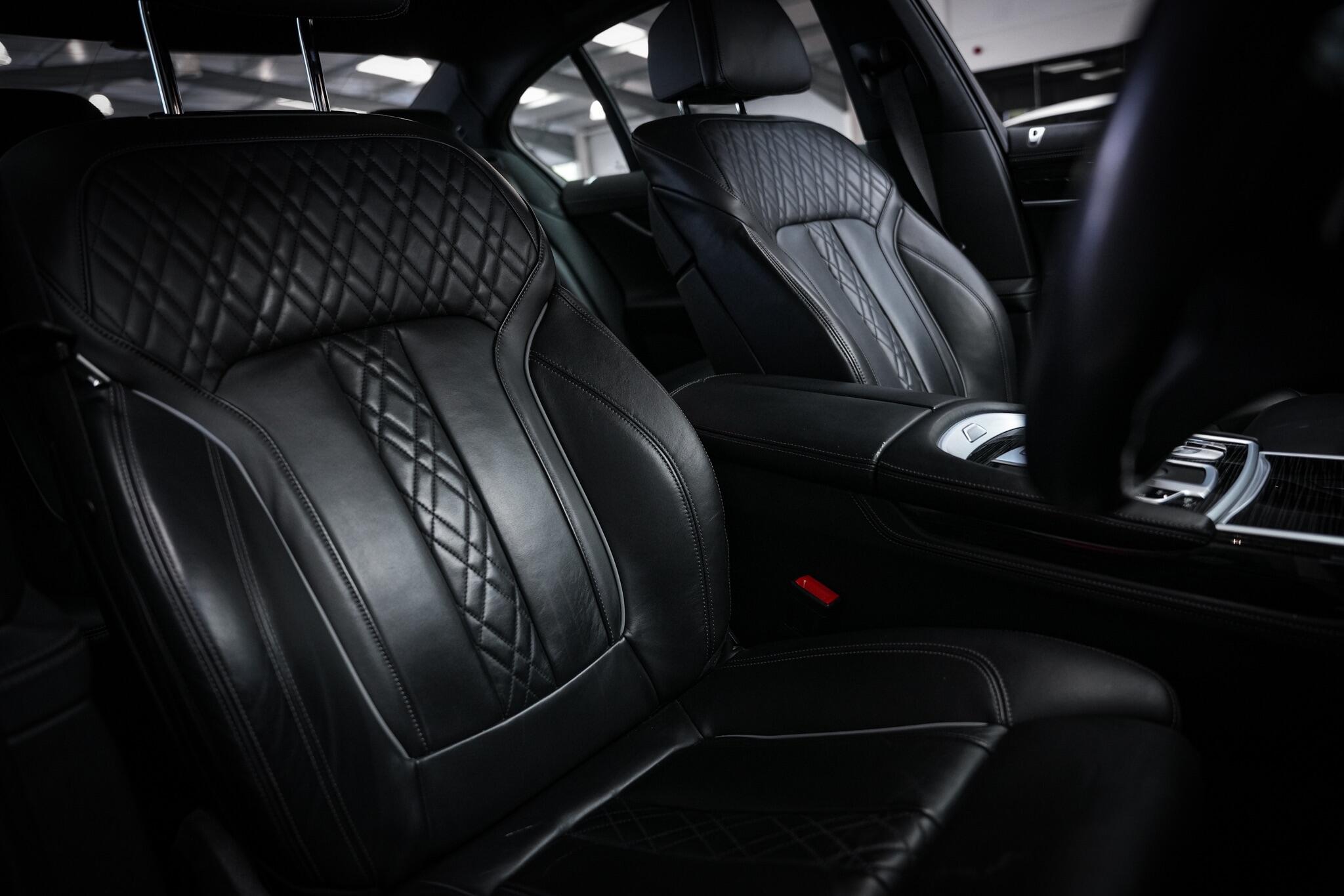 BMW 7 Series view 17
