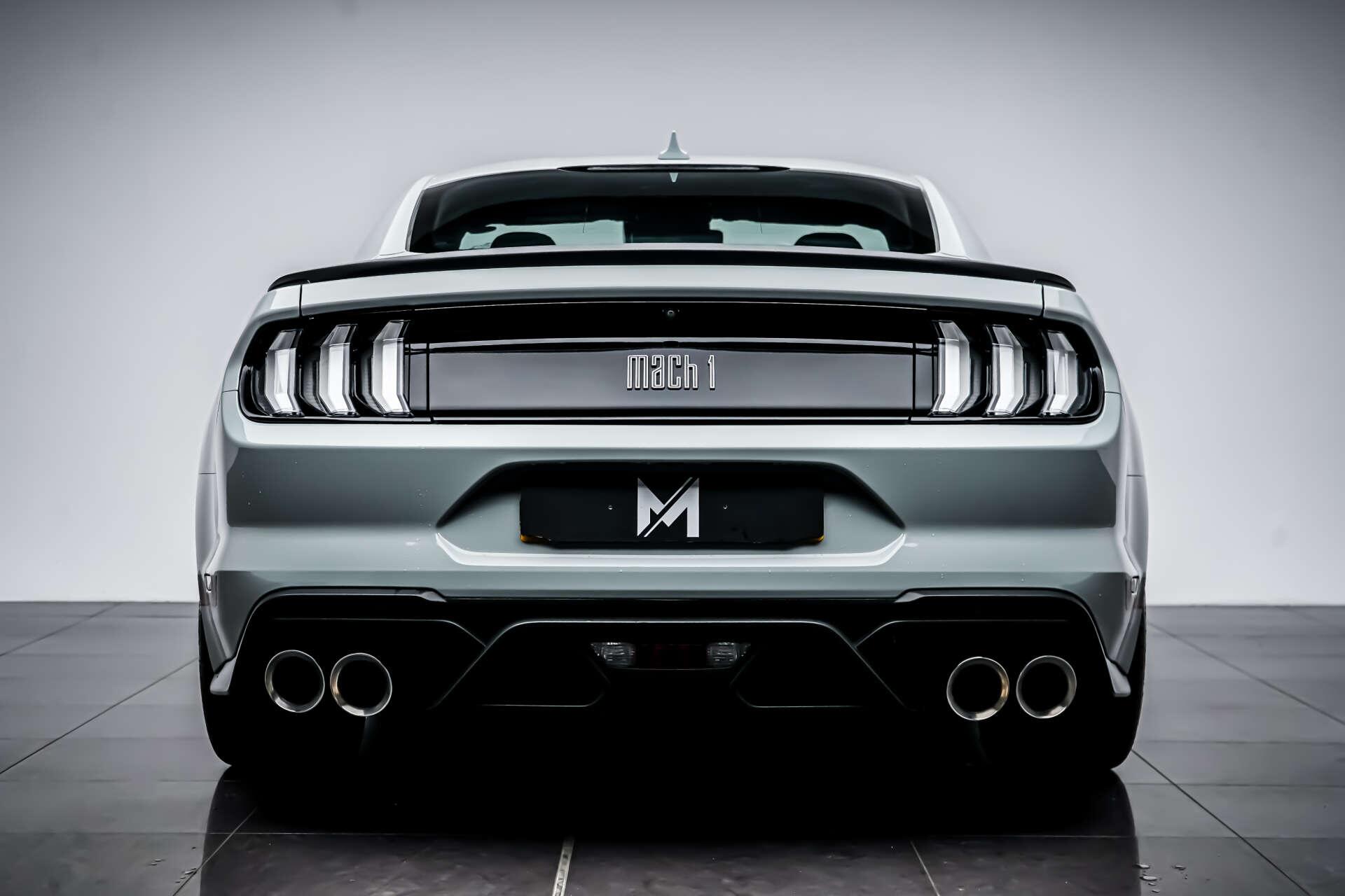 Ford Mustang view 4