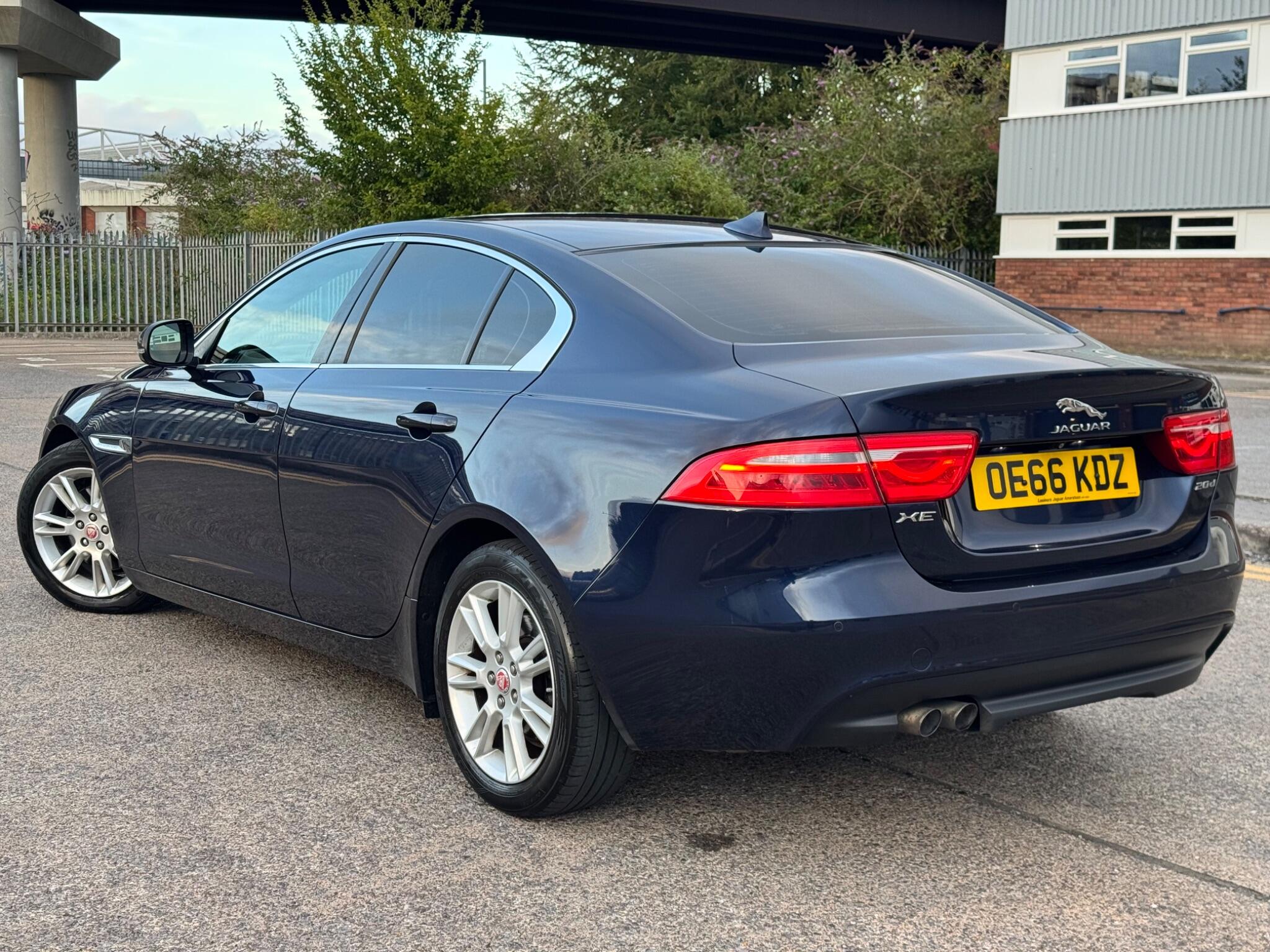 Jaguar Xe view 4