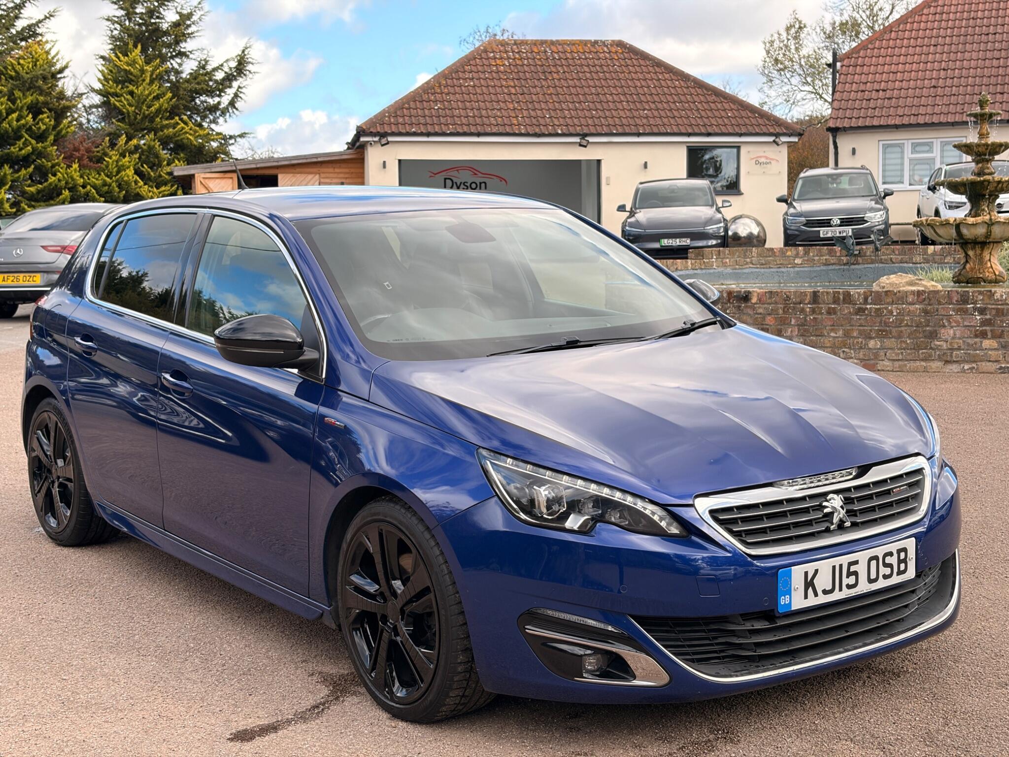 Peugeot 308 view 3